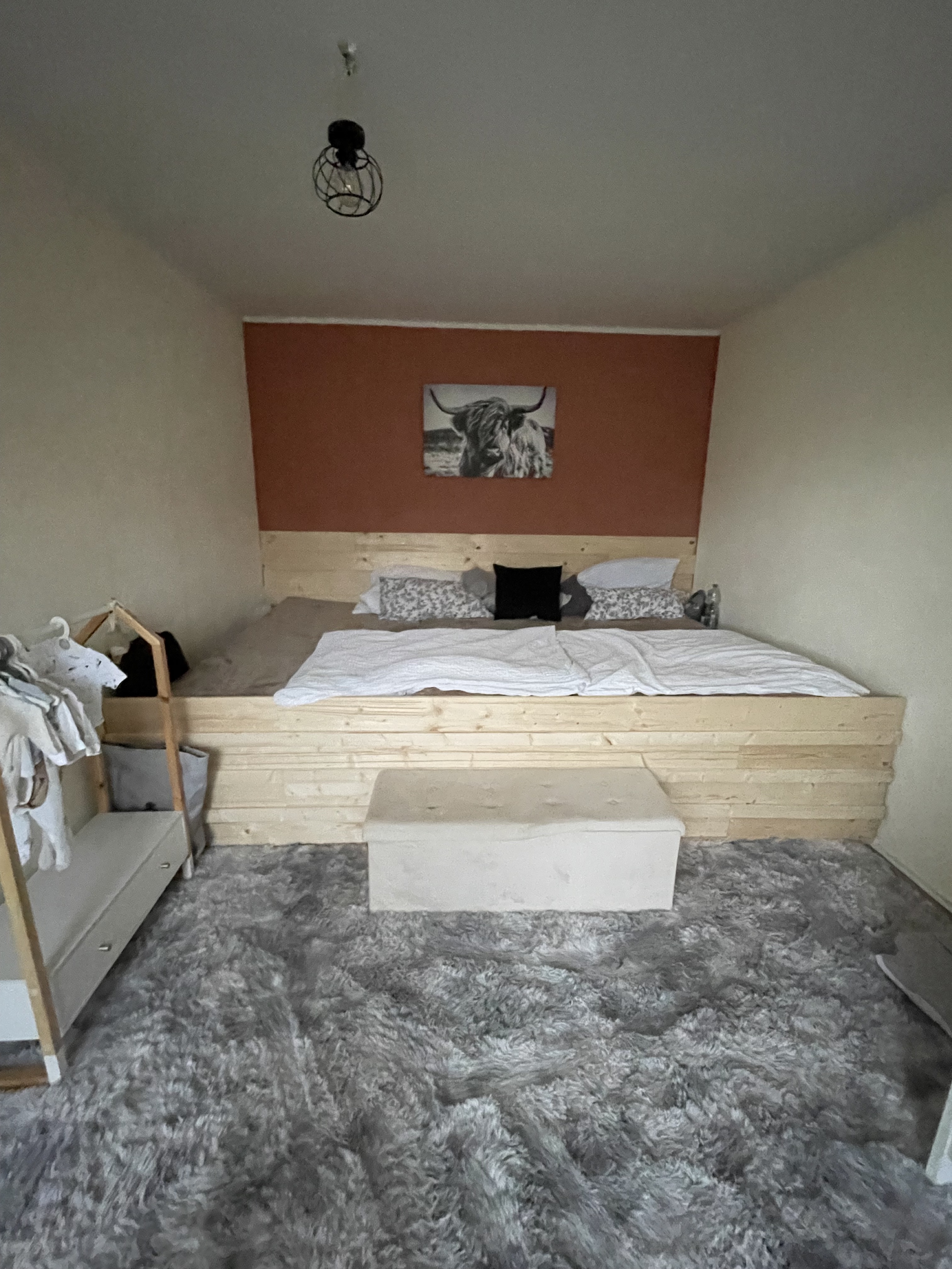 Podestbett mit Stauraum